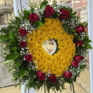 Corona Amarilla con bellas Rosas