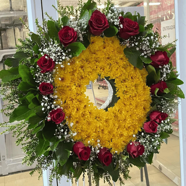 Corona Amarilla con bellas Rosas