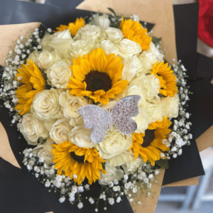 Ramo de girasoles y rosas blancas