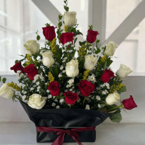 Arreglo con Rosas y lindo follaje