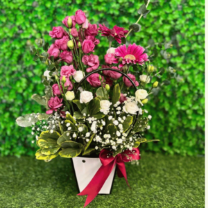 Arreglo Floral Mixto en Florero Blanco