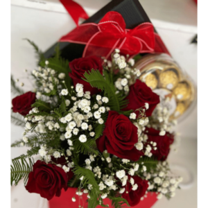 Box cuadrado con rosas y follaje