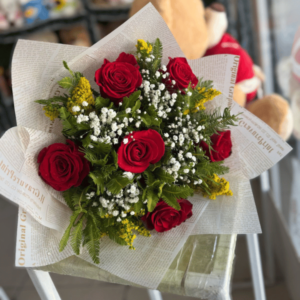 Delicado Ramo de rosas con follaje