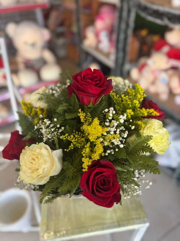 Arreglo de rosas bicolor - Imagen 2
