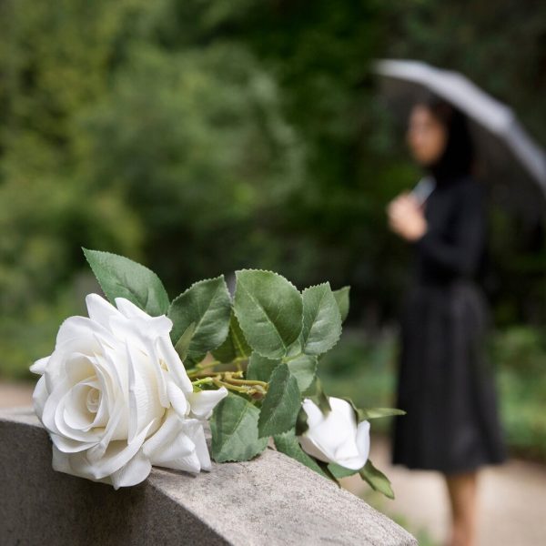 concepto-fondo-cementerio_23-2149585175